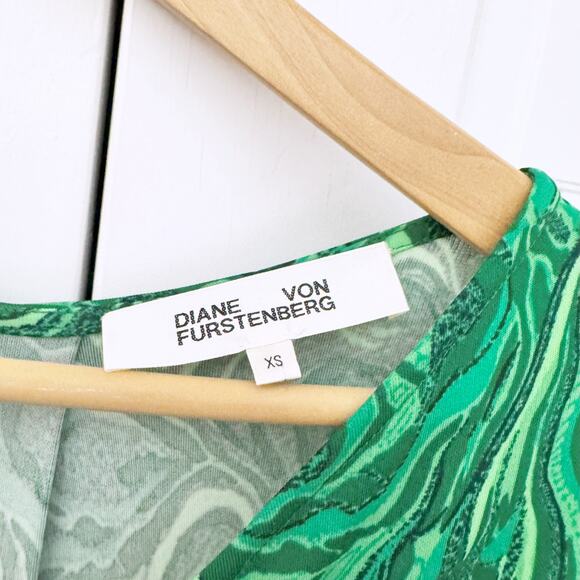 DIANE VON FURSTENBERG Lilac Printed Midi Dress In Green - Picture 7 of 9